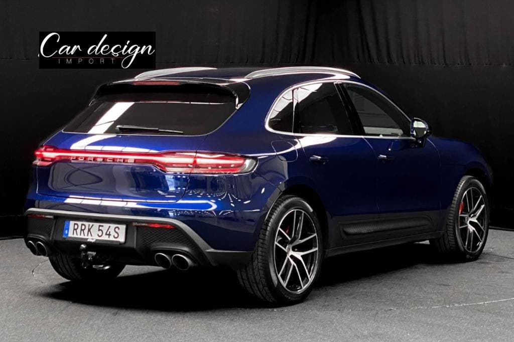 PORSCHE MACAN