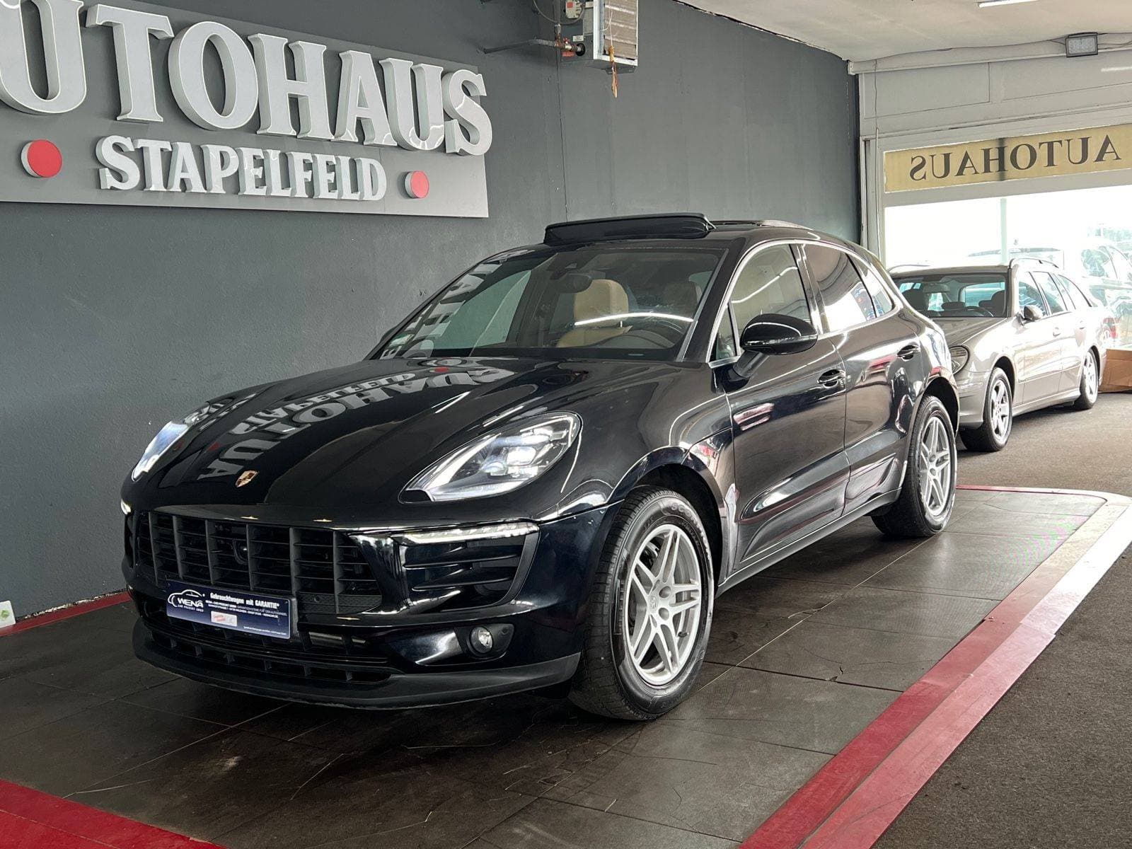 PORSCHE MACAN