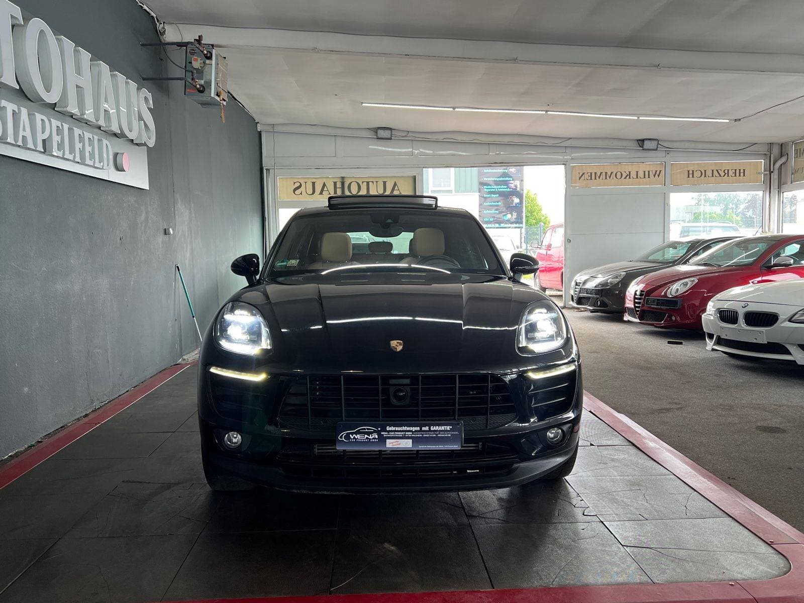 PORSCHE MACAN